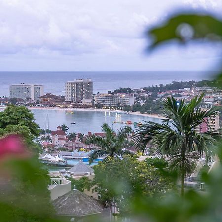 Hummingbird Retreat - Luxury Oceanview Apt, 7-Minute Walk To Beach Ocho Rios Exterior photo