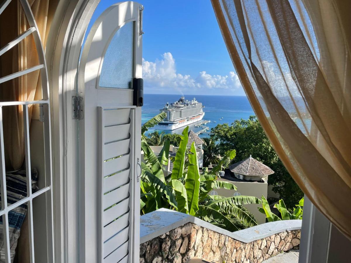 Hummingbird Retreat - Luxury Oceanview Apt, 7-Minute Walk To Beach Ocho Rios Exterior photo