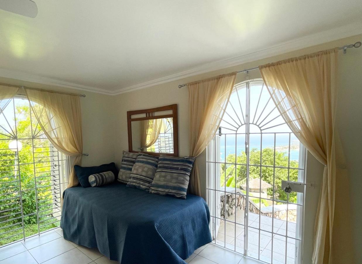 Hummingbird Retreat - Luxury Oceanview Apt, 7-Minute Walk To Beach Ocho Rios Exterior photo