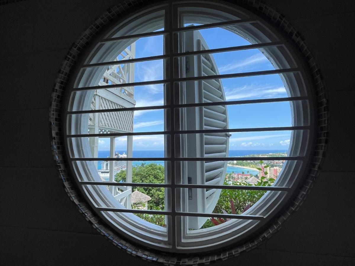 Hummingbird Retreat - Luxury Oceanview Apt, 7-Minute Walk To Beach Ocho Rios Exterior photo