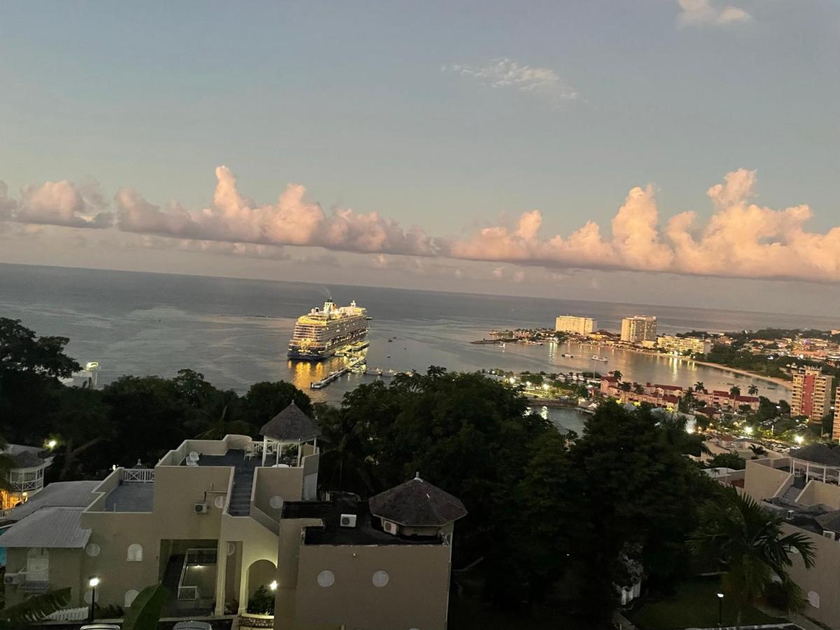 Hummingbird Retreat - Luxury Oceanview Apt, 7-Minute Walk To Beach Ocho Rios Exterior photo
