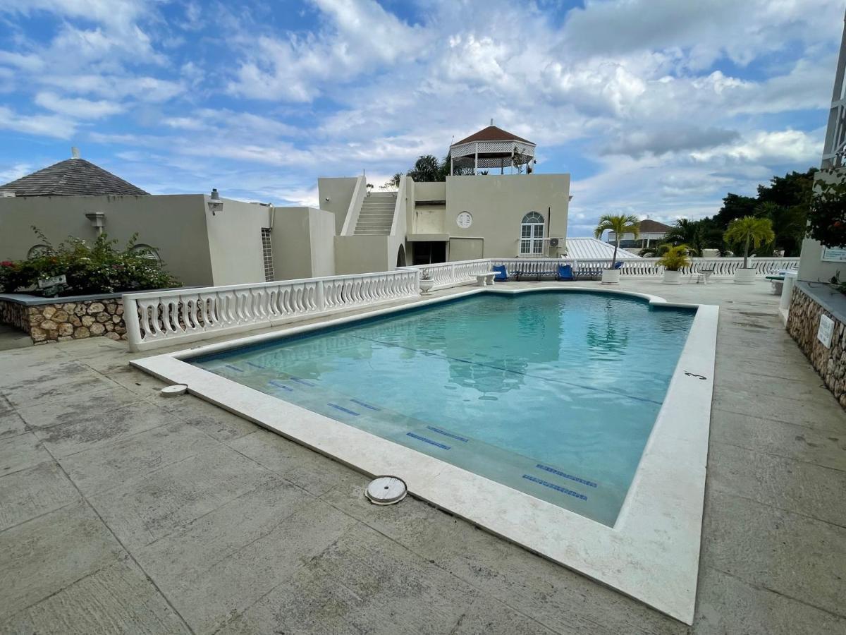 Hummingbird Retreat - Luxury Oceanview Apt, 7-Minute Walk To Beach Ocho Rios Exterior photo