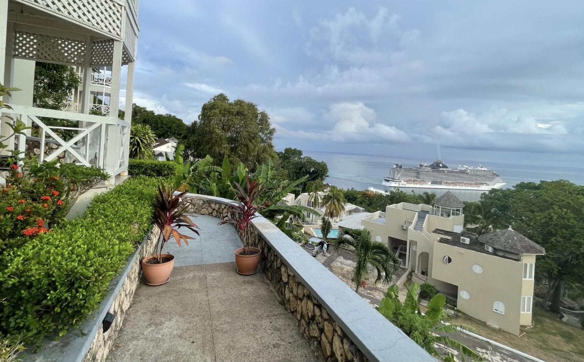 Hummingbird Retreat - Luxury Oceanview Apt, 7-Minute Walk To Beach Ocho Rios Exterior photo