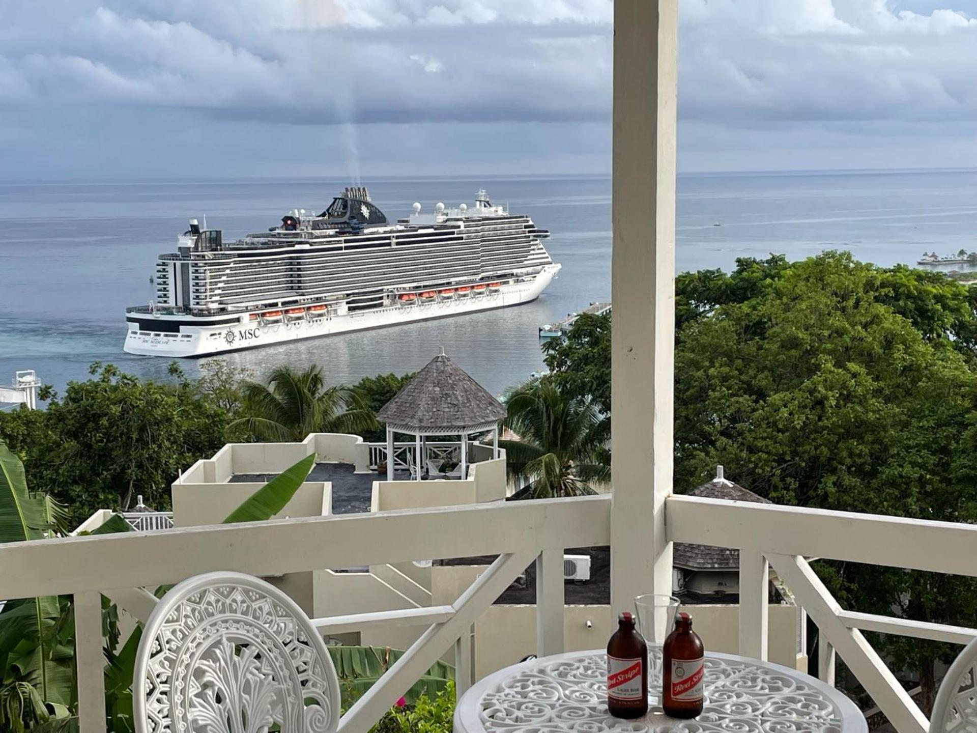 Hummingbird Retreat - Luxury Oceanview Apt, 7-Minute Walk To Beach Ocho Rios Exterior photo
