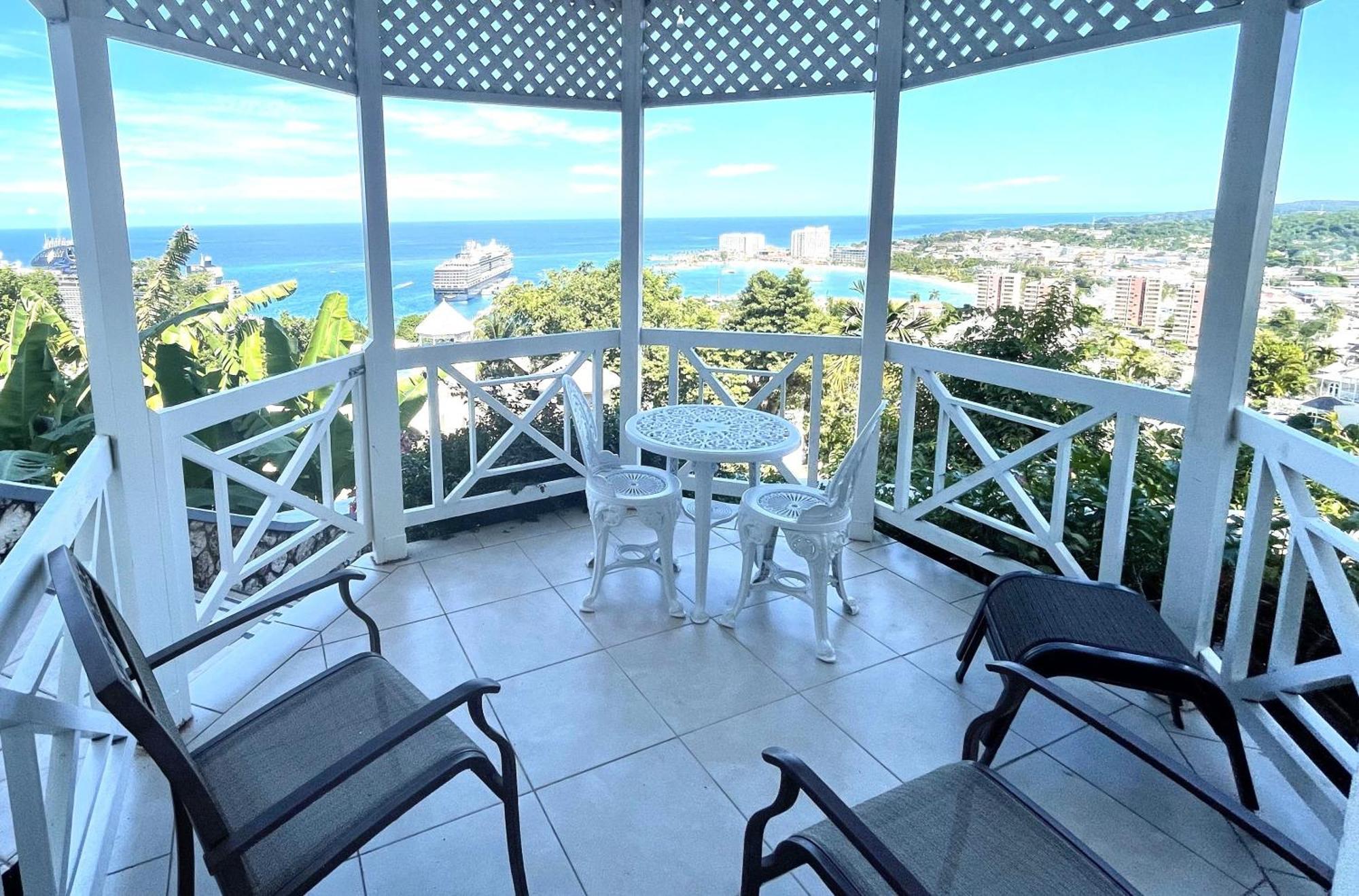 Hummingbird Retreat - Luxury Oceanview Apt, 7-Minute Walk To Beach Ocho Rios Exterior photo