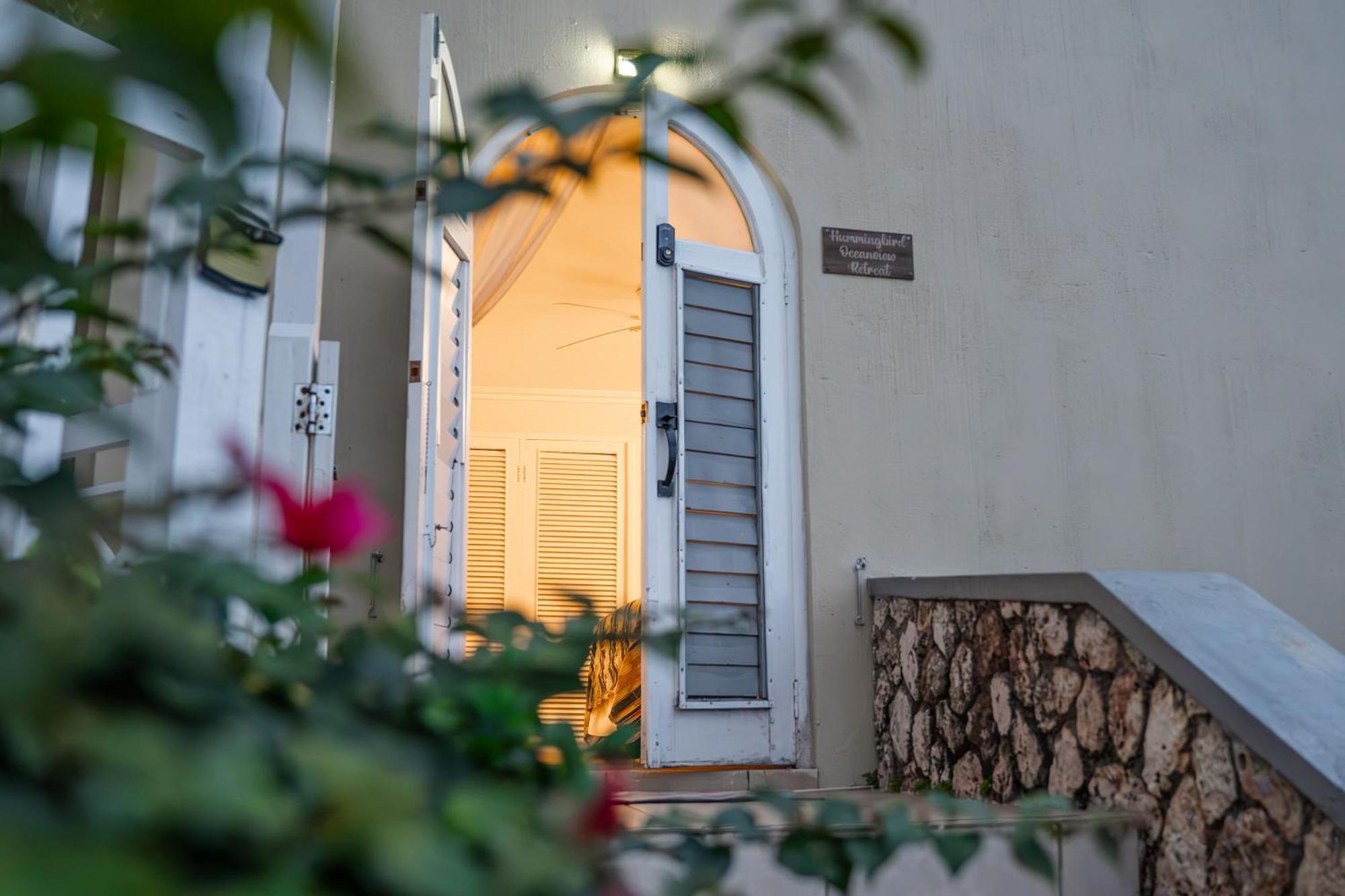 Hummingbird Retreat - Luxury Oceanview Apt, 7-Minute Walk To Beach Ocho Rios Exterior photo