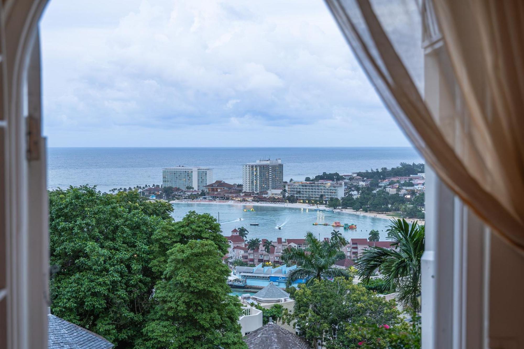 Hummingbird Retreat - Luxury Oceanview Apt, 7-Minute Walk To Beach Ocho Rios Exterior photo